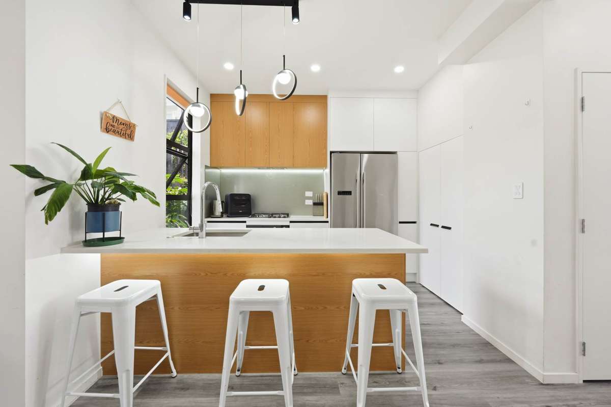 9/90 Picasso Drive_2