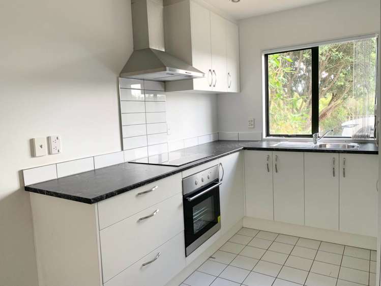 18/12 Ambrico Place New Lynn_1