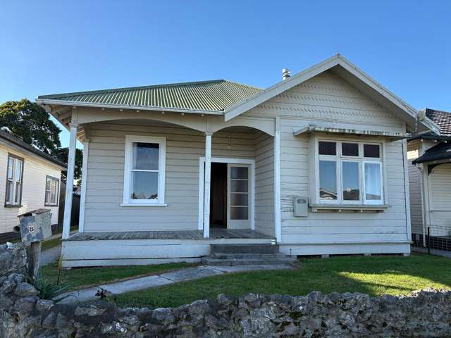 Bayly st villa