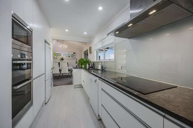 129 Bradbury Road Botany Downs_2