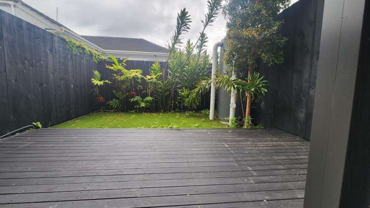 2/243 Mount Albert Road Wesley_2
