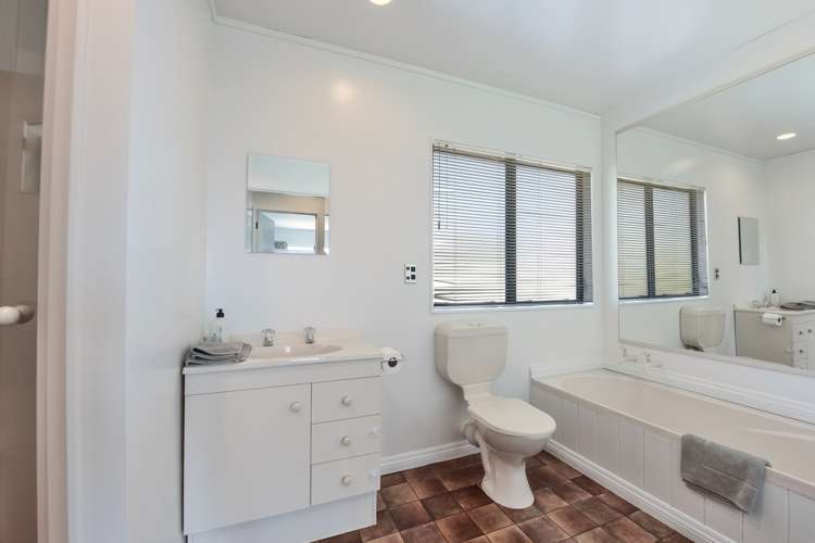 12 Middlebank Drive Richmond_9
