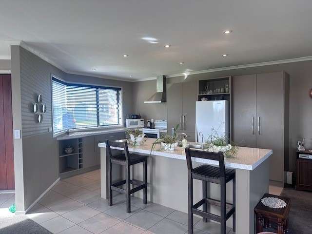 COMFORTABLE AND MODERN HOME