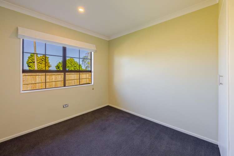 42 Atherfold Crescent Greenmeadows_13