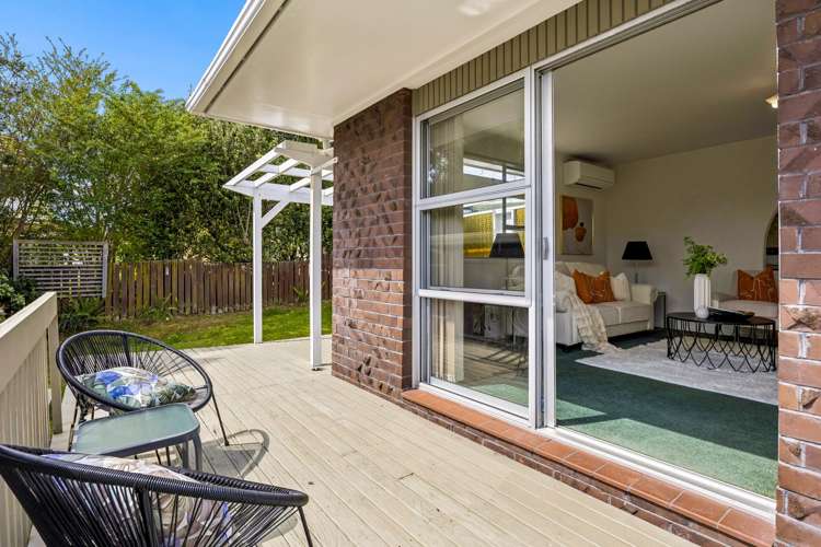 2/4 Aylmer Court Eastern Beach_2