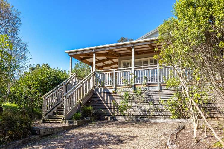 117 Queens Drive Oneroa_17