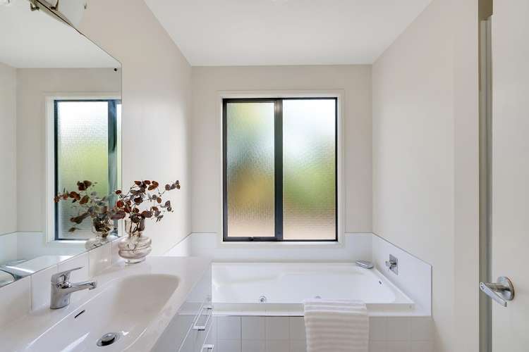 2/5a Opoia Road Hamilton East_11