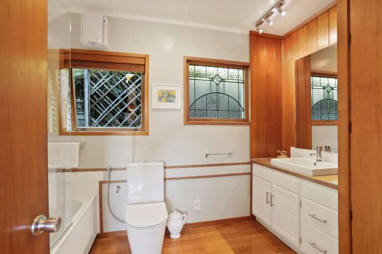 858 West Coast Road Waiatarua_21