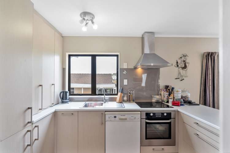 1/136 Bradbury Road Botany Downs_5