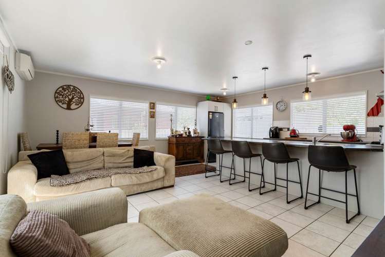 22B Holiday Road Stanmore Bay_8