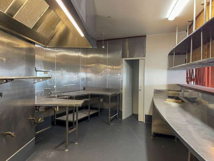 Unit 3/145 Quay Street City Centre_10