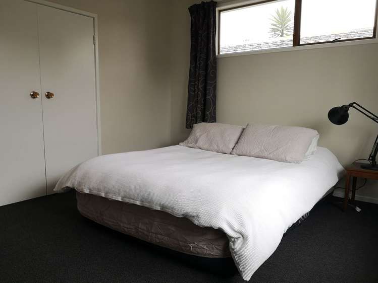 8 Aquarius Avenue Glen Eden_11