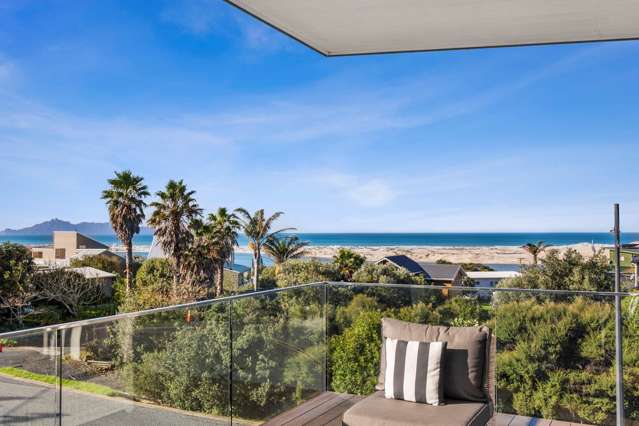 Ex-Auckland couple builds striking home in Mangawhai Heads for the views