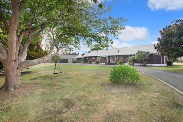 Idyllic Lifestyle Retreat - Sheds Galore!