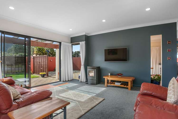 13 Edward Payton Grove Pukehangi_1