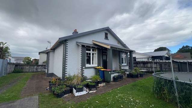 New Lynn 3 bedrooms for rent