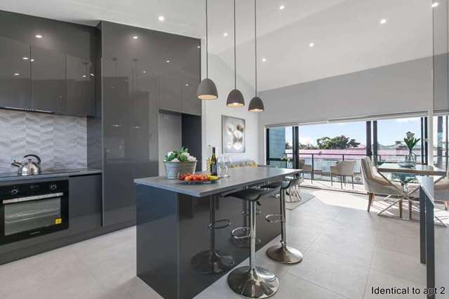 Desperate developer catches a break after crowds overwhelm auctioneer at $1 reserve sale