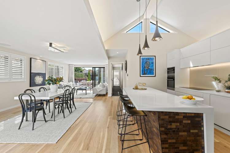 15 St Andrews Square Strowan_1