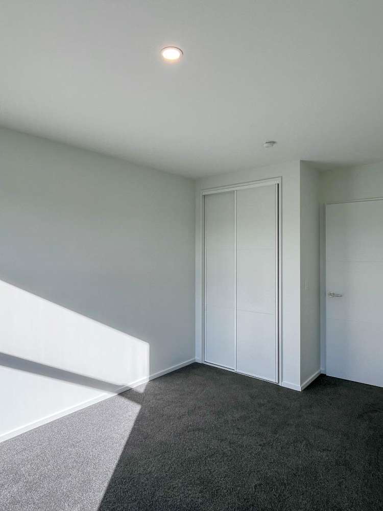 28 Accadia Drive 11103_12