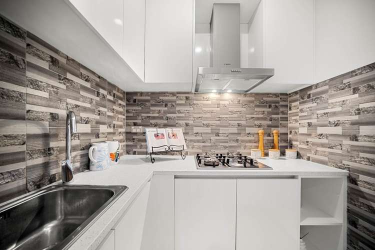 9 Fong Road Flat Bush_8