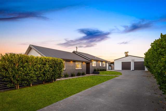 Views, Privacy + HUGE Barn!