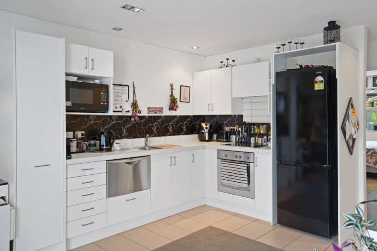 2/502 Hereford Street Linwood_2