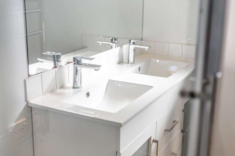 16 James Cook Drive Whitby_14