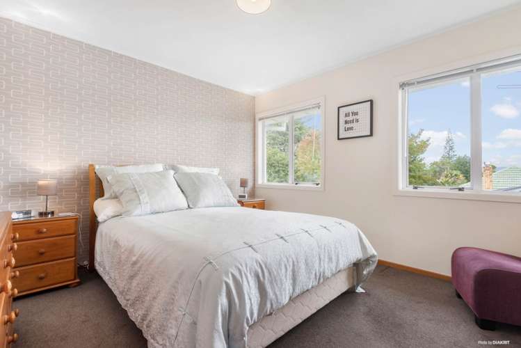 1 Amberley Avenue Te Atatu South_11