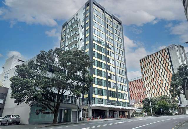 Anzac Ave, spacious living with Harbour view
