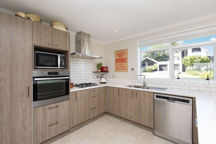 8 Ridge View Crescent Pukekohe_2