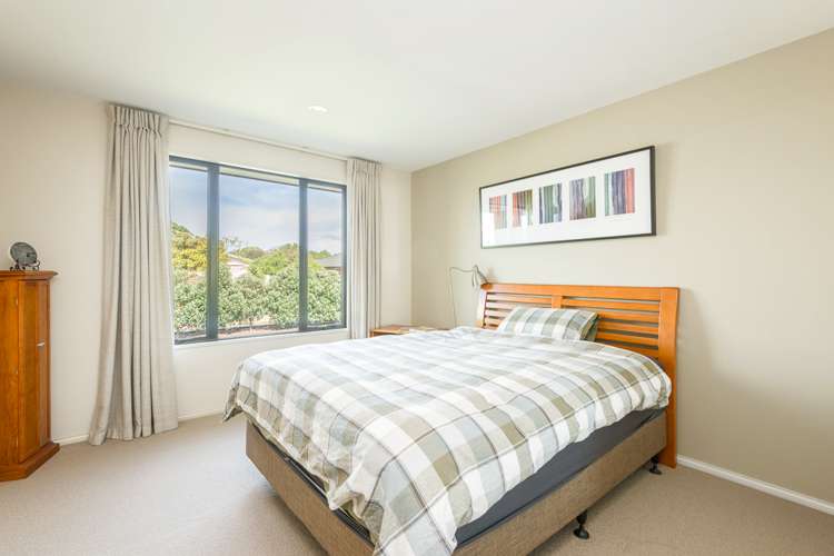 64 Travis Country Drive Burwood_11