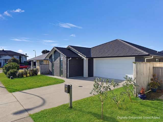 Light-Filled Living with Easy-Care Appeal