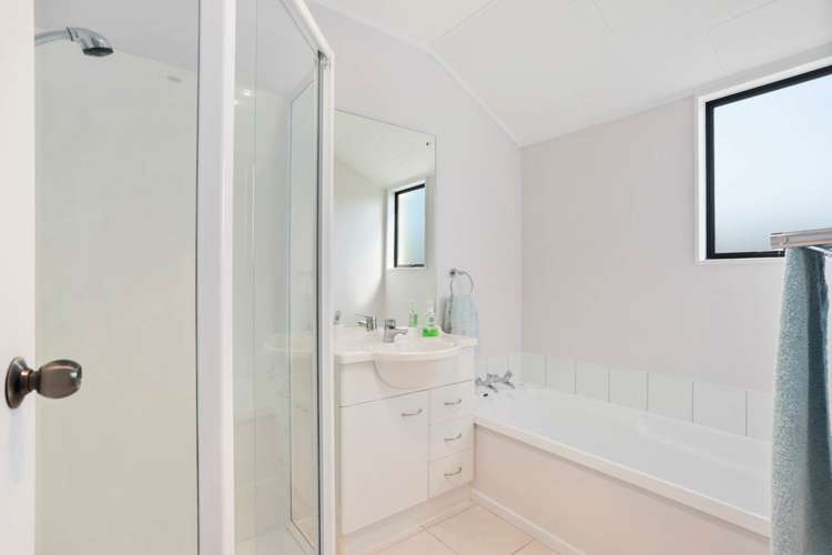 2/12 Miriam Corban Heights Henderson_10