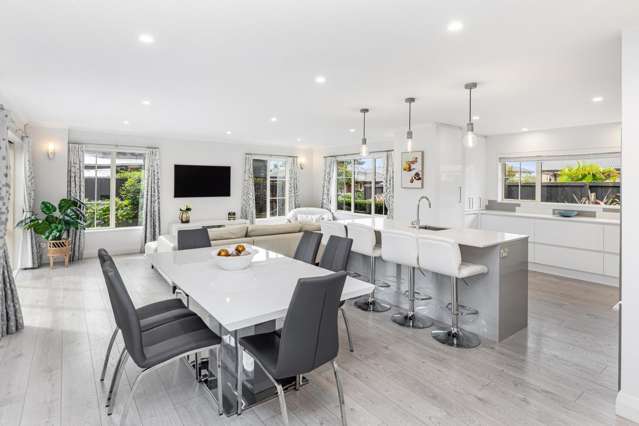 9 Strathmore Gardens Burwood_1