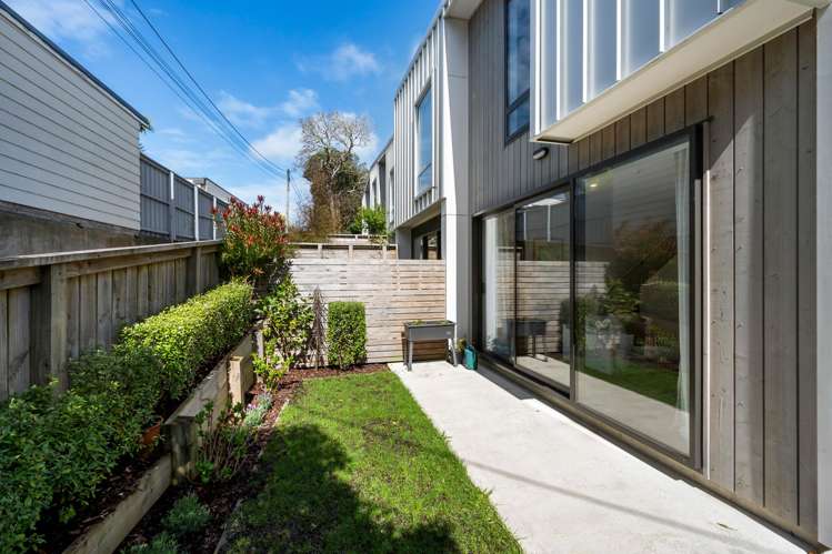 8-50 Friend Street Karori_24