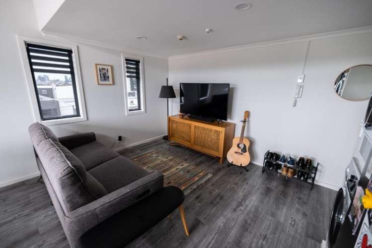 2N/12 Charles Street 1728_3