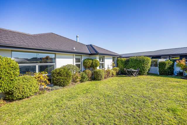 Immaculate, Inviting & Instantly Appealing!