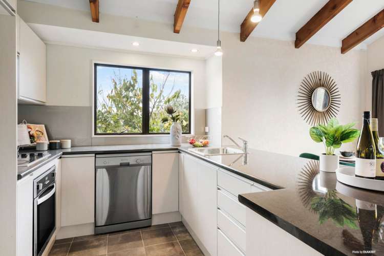 5/7 Vera Road Te Atatu South_9