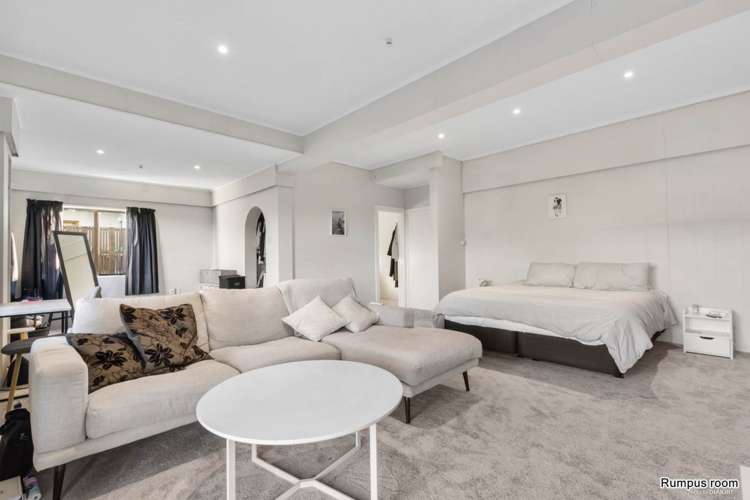 219 Royal Road Massey_16