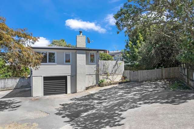 Classic Charmer - Walk to Rangitoto College!