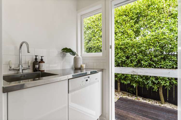 1615a Great North Road Waterview_11