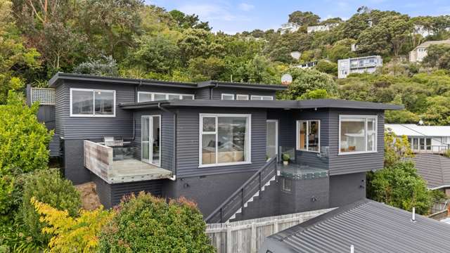 Elevated Sun-Soaked Family Home!!