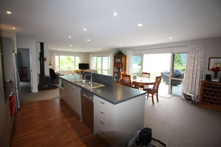 1736 Queen Charlotte Drive Anakiwa and Surrounds_9