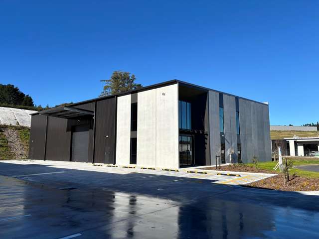 Brand new corporate grade warehouse/office