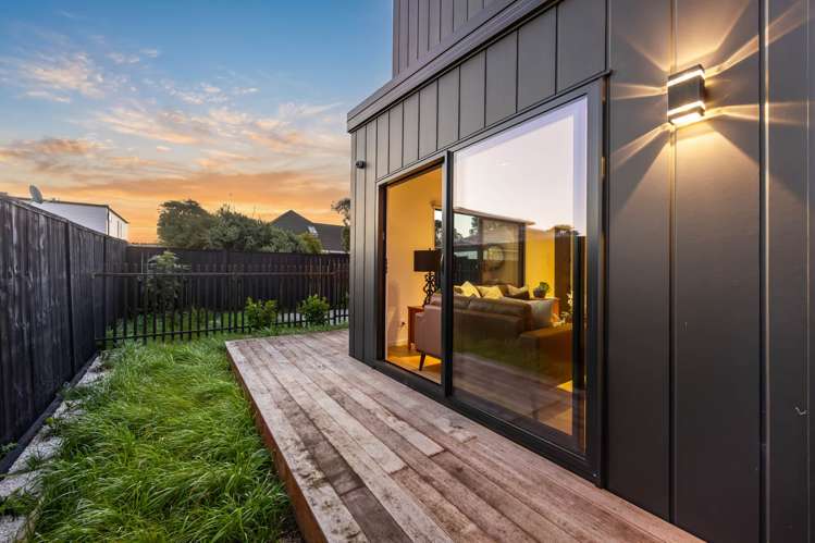 2F Hollywood Avenue Epsom_17