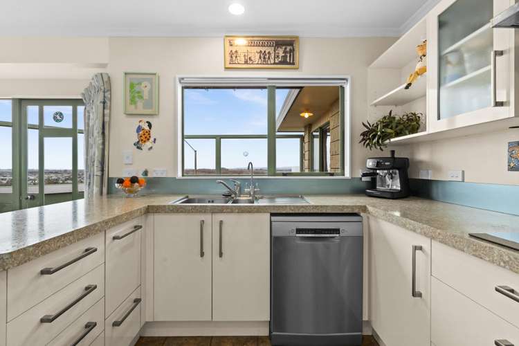 2/89 Churchill Drive Taradale_8