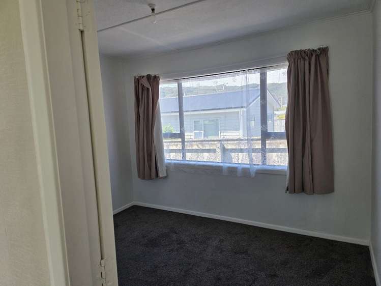 27 Wainuiomata Road Wainuiomata_13