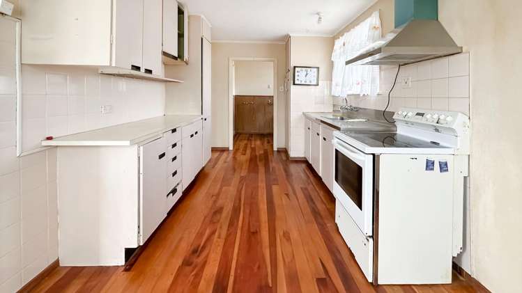 3 Valdale Road 11401_4