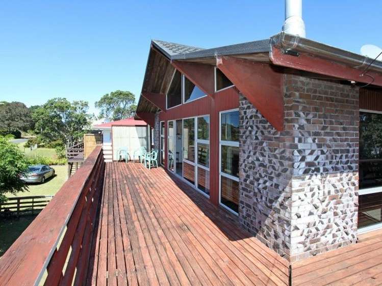 9 Marine Parade Cooks Beach_12