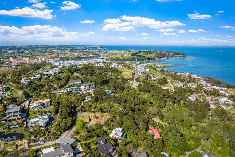 81 Roberts Road Matakatia_10